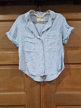 Universal Thread Blue and White Striped Crop Button-Up Top